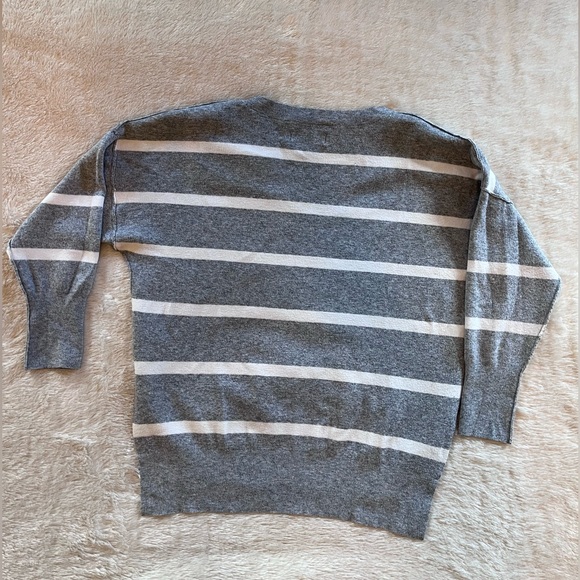 Abercrombie & Fitch Gray and Cream Sweater - Picture 2 of 3